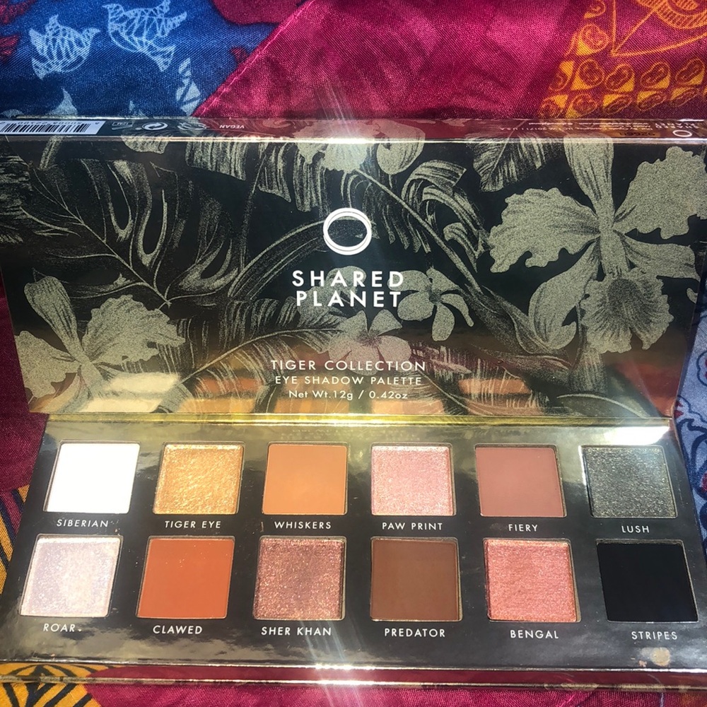 Shared Planet Eyeshadow Pallet